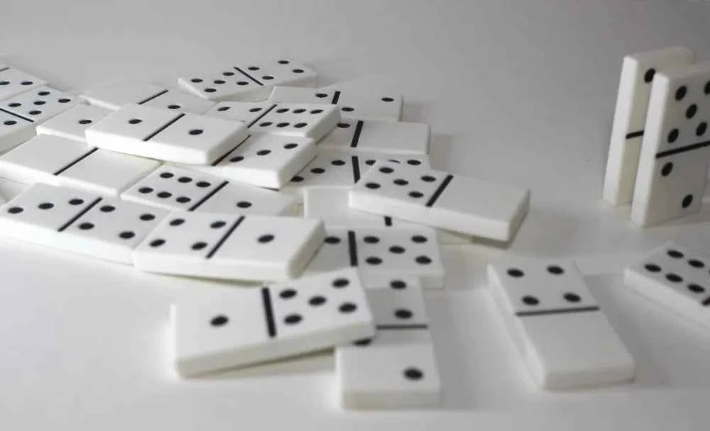 3D Printed Domino Set with Storage Box